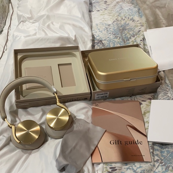 Luxury headphones - Picture 2 of 14